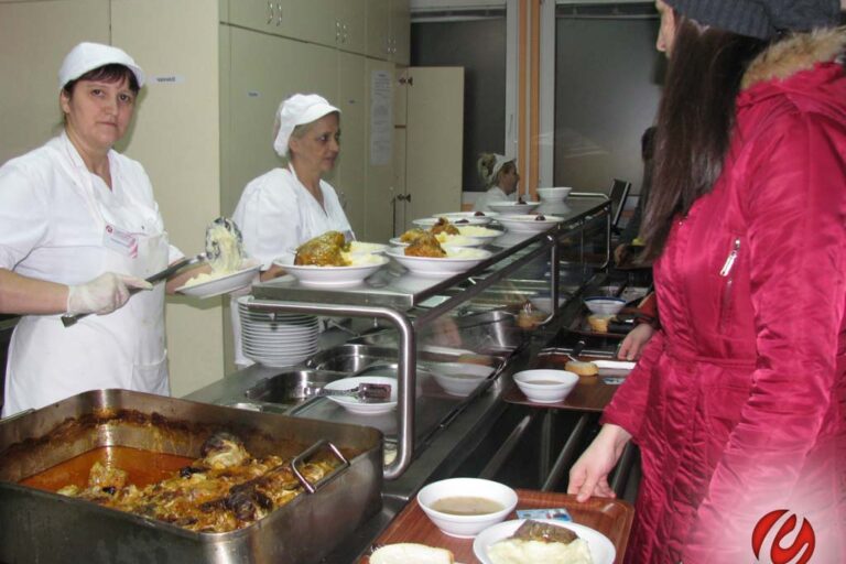Сервирање хране на линији